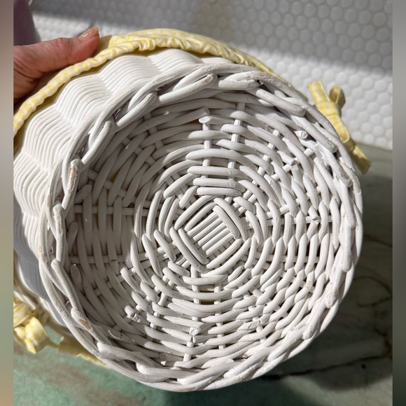Pottery Barn Kids White basket with yellow Gingham Liner NO NAME - Picture 3 of 6